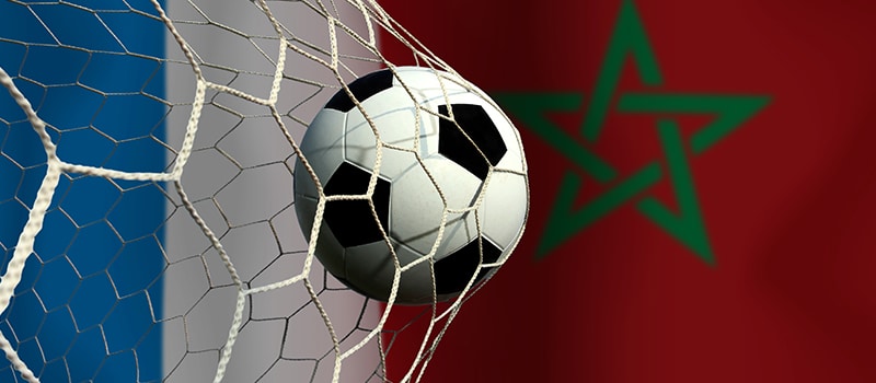 banderas francia y marruecos con pelota